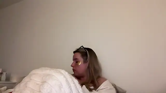 maisiesmithx online show from April 16, 9:39 pm