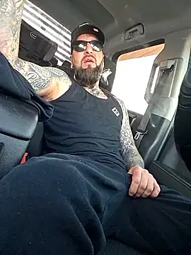 Beardedtattood online show from December 18, 2:22 pm