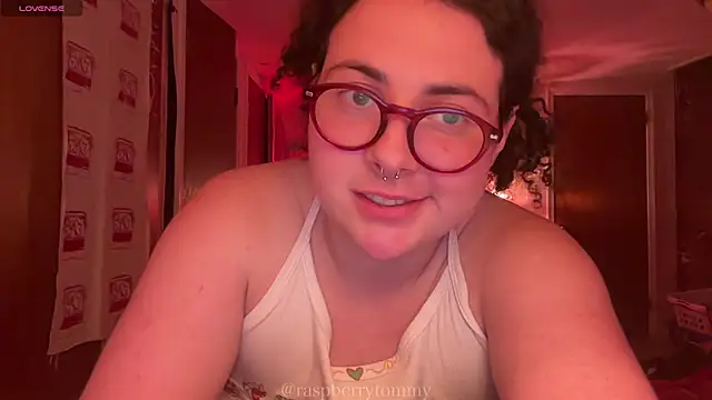 Snapshot of RaspberryTommyFTM chatting on October 8, 2:49 am RaspberryTommyFTM online show from October 8, 2:49 am