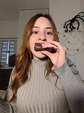 AgnesCampp online show from November 9, 9:00 pm