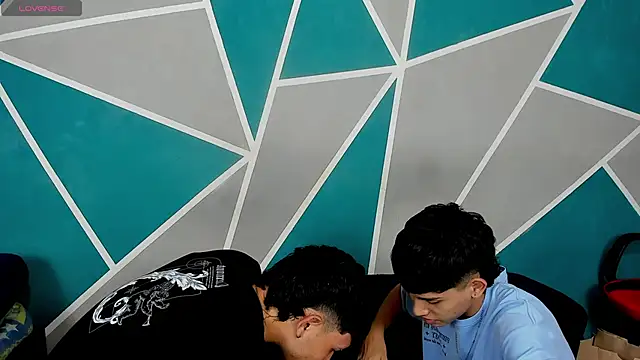 Snapshot of migueyalejo_teens chatting on October 11, 3:33 am migueyalejo teens online show from October 11, 3:33 am