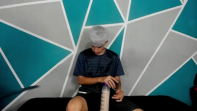 Snapshot of migueyalejo_teens chatting on October 22, 3:00 am migueyalejo teens online show from October 22, 3:00 am