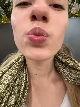 Lia  Love online show from October 10, 12:10 pm