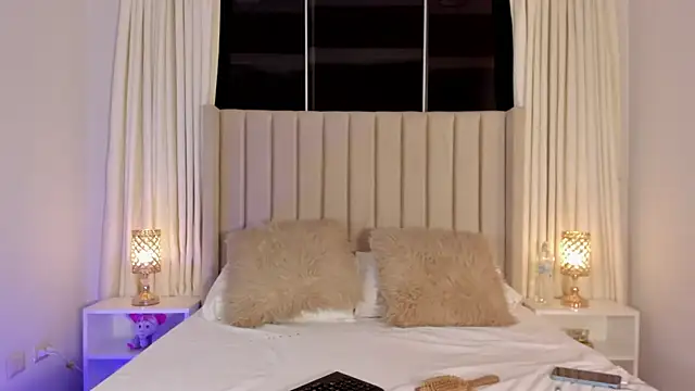 Aliison Smith online show from April 16, 3:51 am