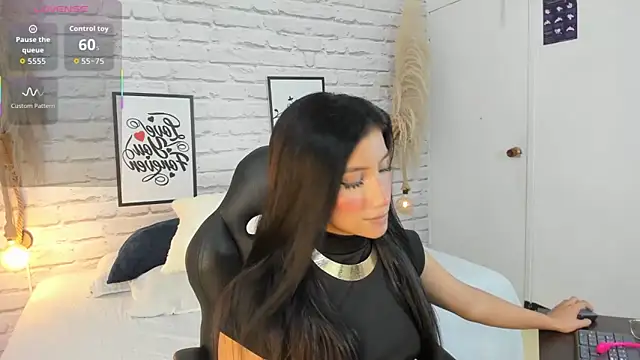 Snapshot of naomiii__ chatting on September 30, 12:33 pm naomiii online show from September 30, 12:33 pm