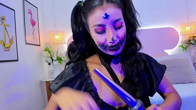 Snapshot of naomiii__ chatting on October 9, 12:31 pm naomiii online show from October 9, 12:31 pm