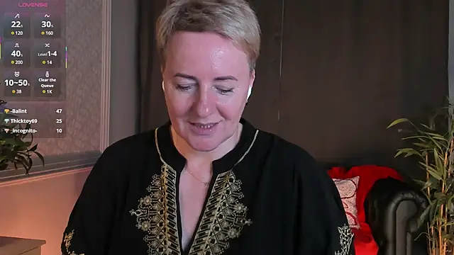 Nika Smit online show from June 6, 8:20 am