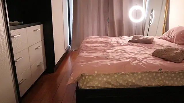 IvyKaelani online show from April 2, 10:35 am