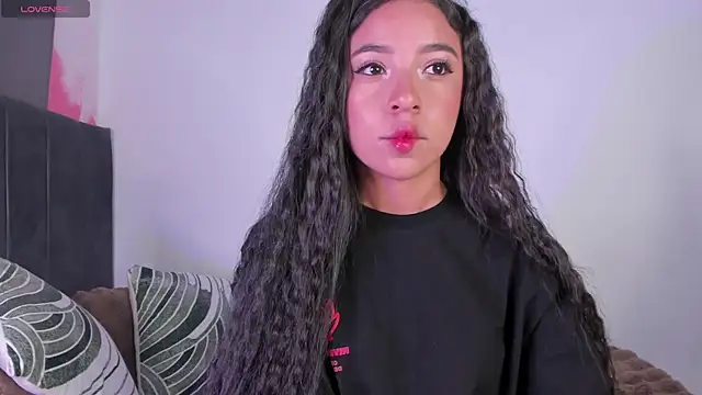 lillielover16 online show from April 7, 10:56 pm