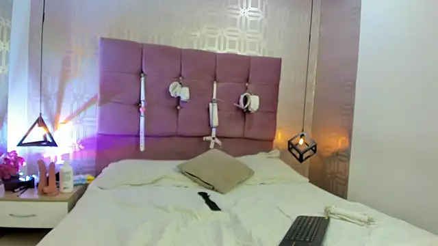 Snapshot of Lilith_Vera chatting on October 15, 12:52 pm Lilith Vera online show from October 15, 12:52 pm
