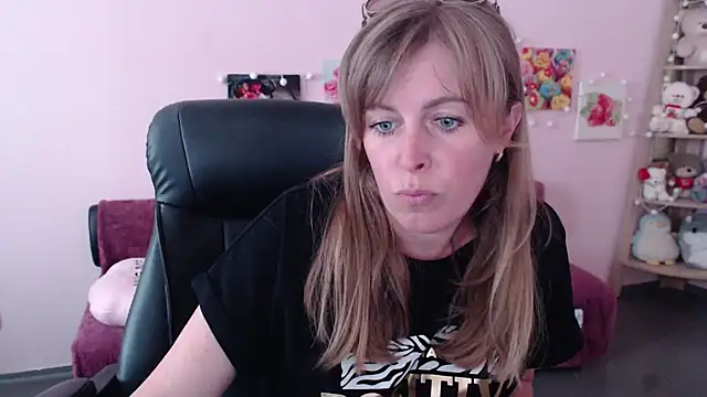 Hot Milady online show from June 2, 8:04 am