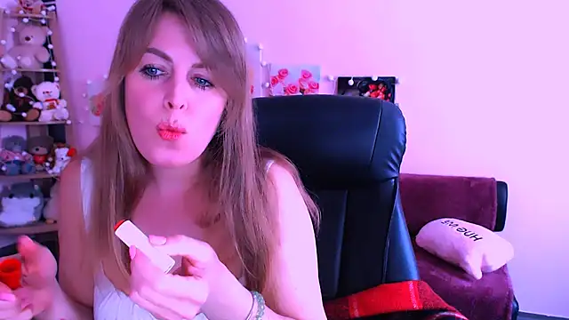 Hot Milady online show from March 31, 7:30 am