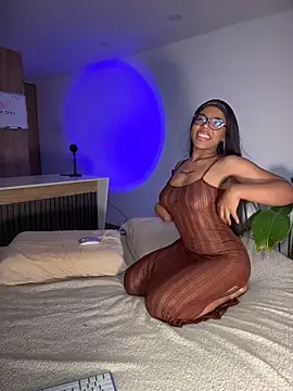 tiana nave online show from June 18, 2:13 am
