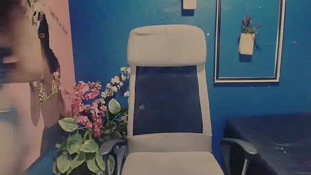 Littleindianmilf online show from October 6, 10:10 am