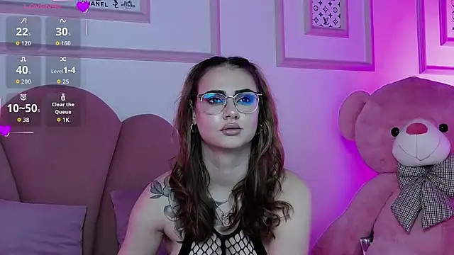 Abby  White online show from October 19, 5:15 pm