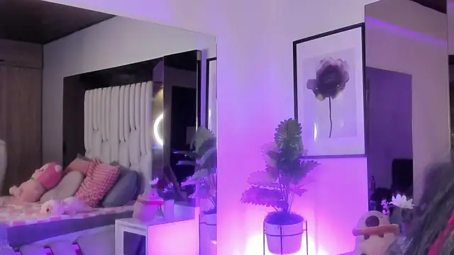 Snapshot of Kitty_Eliffe chatting on September 28, 11:32 pm Kitty Eliffe online show from September 28, 11:32 pm