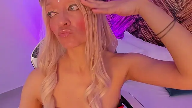 emma collson online show from October 24, 8:49 pm