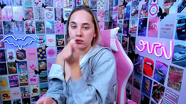 MiaMilas online show from October 8, 7:29 pm