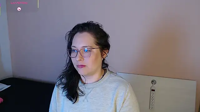 May Carlier online show from February 3, 12:43 am