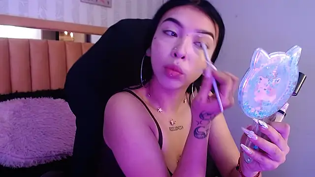 Snapshot of pettit_courtny chatting on October 30, 8:10 pm pettit courtny online show from October 30, 8:10 pm