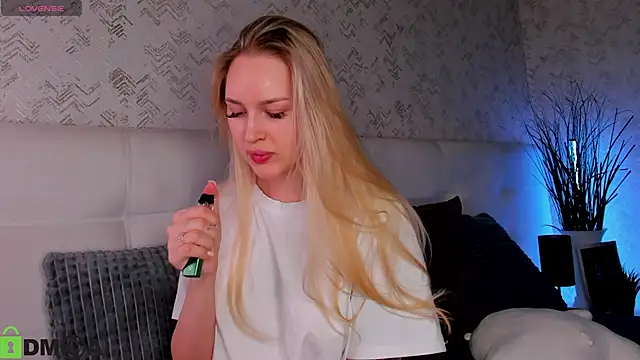 Carol  Cox online show from October 22, 10:59 pm