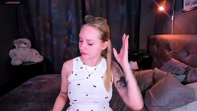 Carol  Cox online show from September 30, 12:16 am