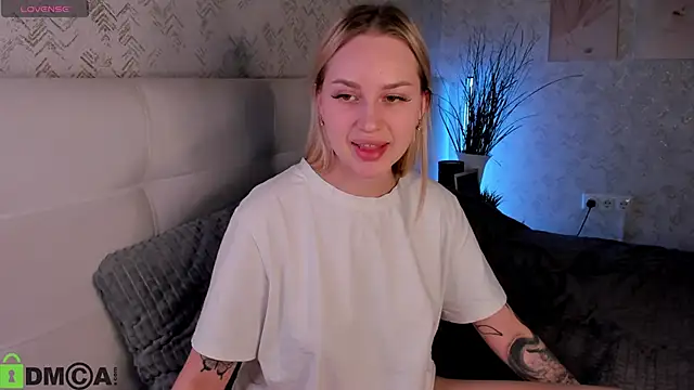 Carol  Cox online show from October 27, 10:48 pm