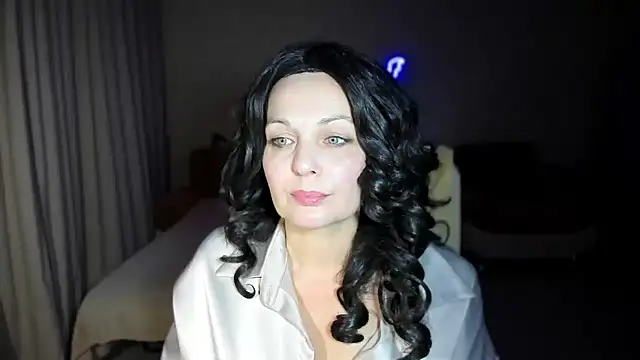 Snapshot of WitchBlueRose chatting on October 17, 2:31 pm WitchBlueRose online show from October 17, 2:31 pm