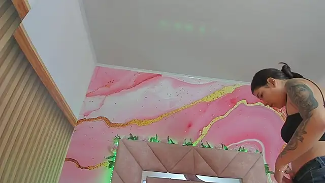 Taylor  cooper online show from April 13, 6:30 pm