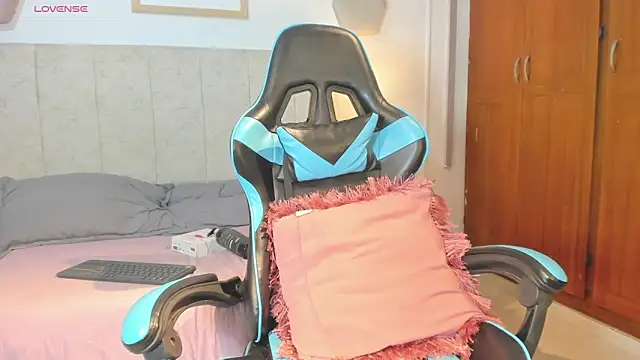  maria foxx  online show from April 10, 4:46 pm