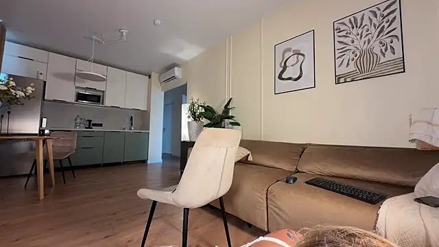 creambaby1 online show from July 5, 5:46 am
