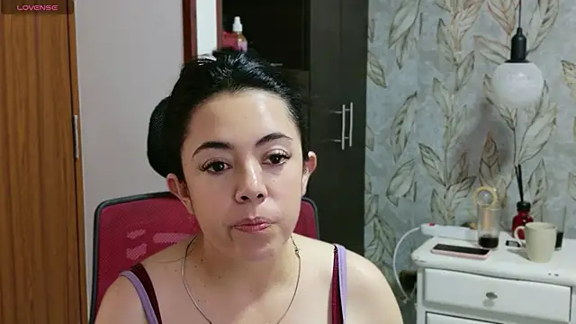 Bella fournier online show from April 25, 8:50 pm