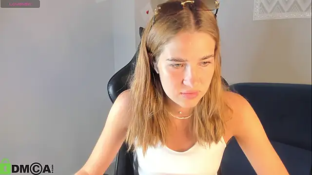 Jennifer Wadee online show from June 9, 10:20 pm