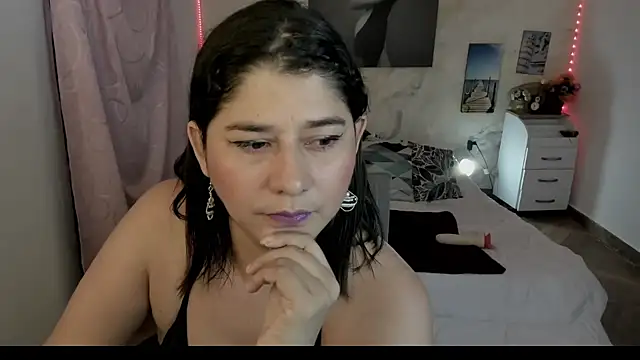 alinabozz1 online show from April 13, 4:03 am