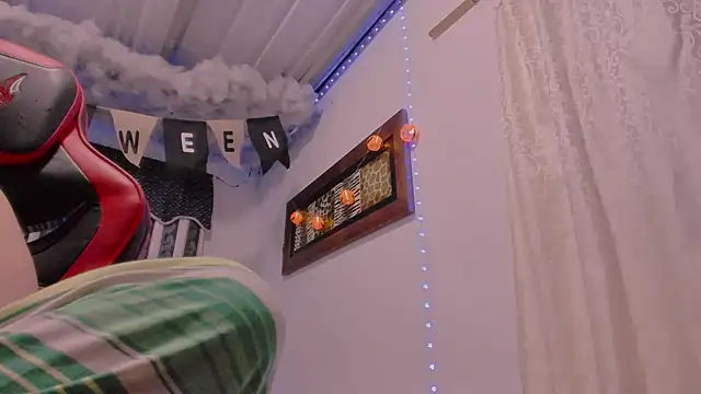 Lauu G online show from October 11, 10:42 am