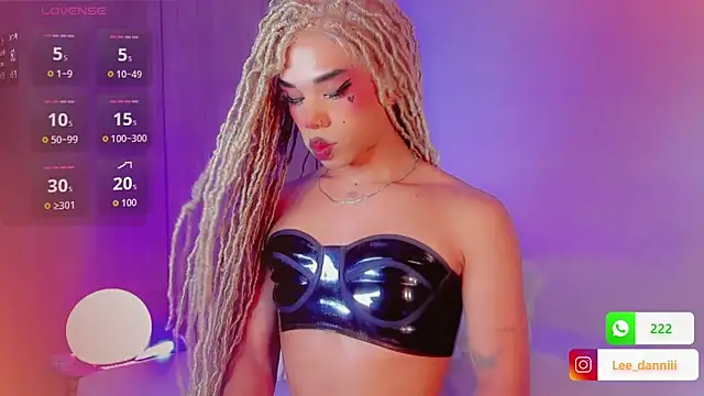 DanniLee  online show from April 12, 9:06 pm