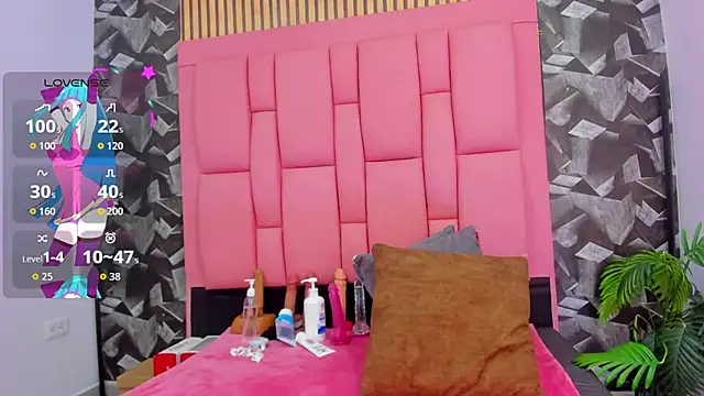 Brithanyslim online show from April 11, 6:44 pm