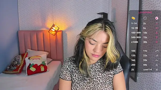 DENISERICHARD2 online show from December 4, 12:40 pm