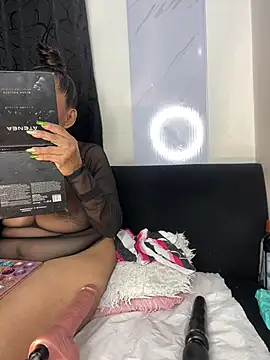 chiquimaturesexy online show from March 21, 9:09 pm