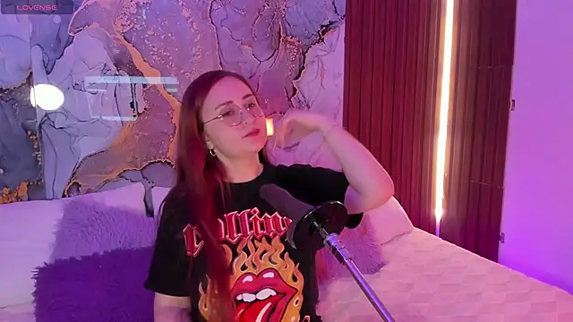 centaurigirl online show from January 14, 3:44 am