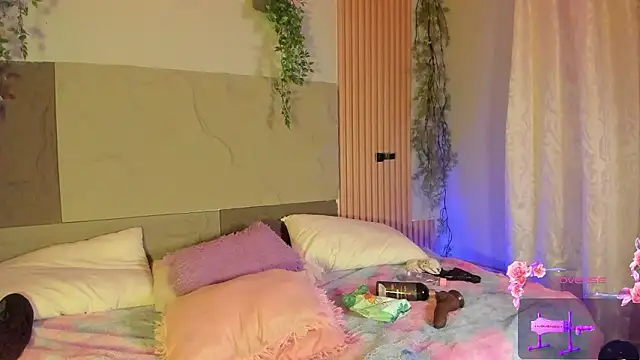 centaurigirl online show from February 24, 5:50 am