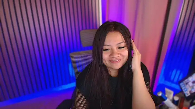 Snapshot of soffyvibes- chatting on October 15, 8:00 pm soffyvibes- online show from October 15, 8:00 pm