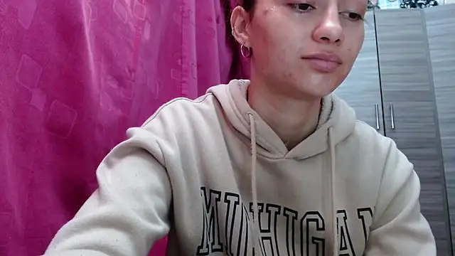 holy juli online show from March 4, 3:57 am