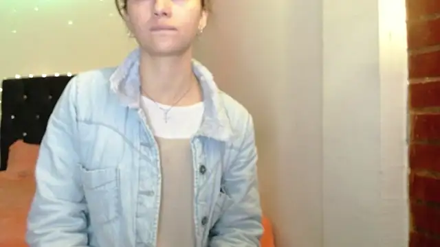 holy juli online show from March 25, 3:56 am