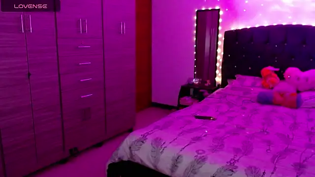 holy juli online show from October 3, 3:11 am