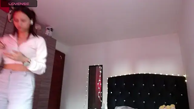 holy juli online show from September 16, 8:50 pm