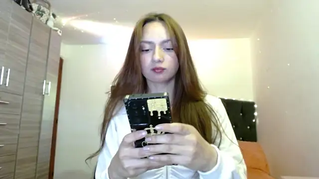 holy juli online show from March 30, 4:56 am