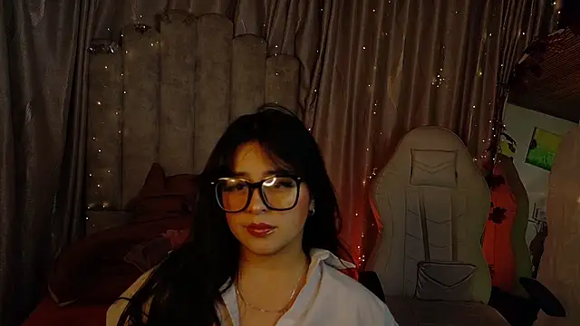 Snapshot of sunshine_maddy chatting on October 10, 3:00 am sunshine maddy online show from October 10, 3:00 am