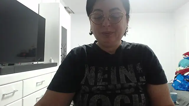 Amandamuller1982 online show from September 26, 9:45 pm