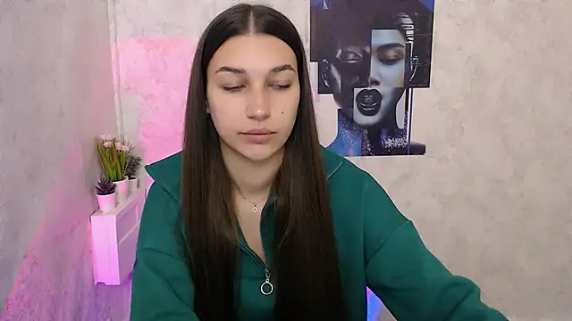 Snapshot of KarolinaRosse_ chatting on October 18, 5:43 am KarolinaRosse online show from October 18, 5:43 am